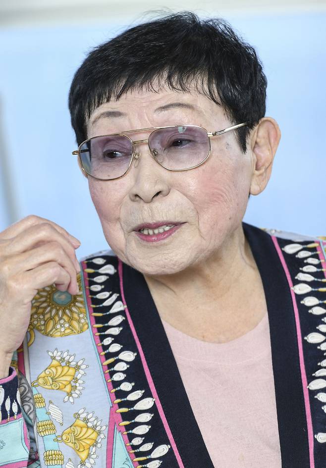 TV 드라마 '오싱'으로 유명한 일본인 작가 하시다 스가코가 지난 4일 급성 림프종으로 별세했다. 사진은 2019년 11월 교도통신 인터뷰 당시 모습. /교도 연합뉴스