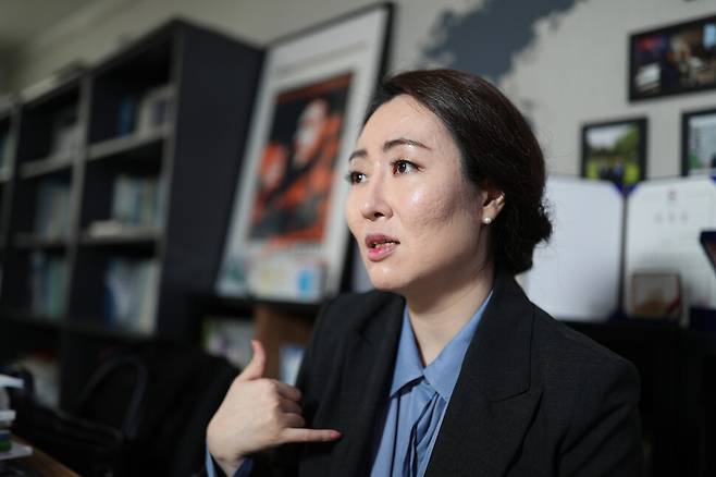 북한 인권 변호사 전수미씨가 지난 1일 오후 서울 여의도 화해평화연구소에서 <한겨레>와 인터뷰 하고 있다. 김봉규 선임기자 bong9@hani.co.kr