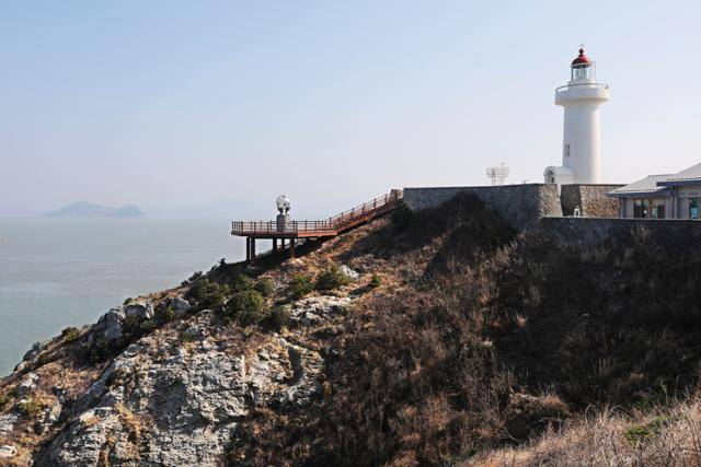 하조도 등대는 100년 넘게 인근 해역을 오가는 배들의 길잡이 역할을 하고 있다. ⓒ박준규