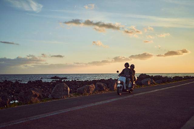 영화 '낙원의 밤'은 낭만의 섬 제주를 배경으로 냉혈한 조폭의 세계를 담아낸다. 넷플릭스 제공