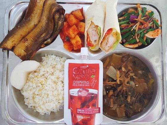 '급식 맛집' 이라고 소문난 대구지역 학교 급식. 사진은 대구 과학고 급식인 장어구이. [사진 대구시교육청]