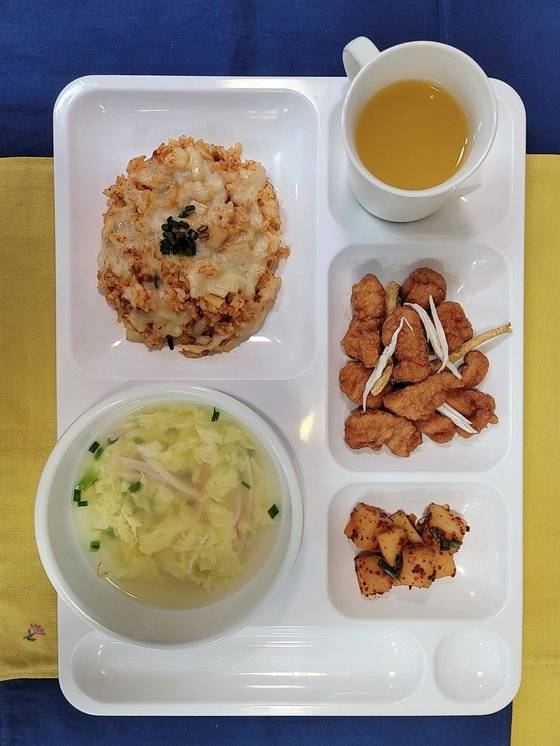 급식 맛집 이라고 소문난 대구지역 학교 급식. 조암중 치즈김치볶음밥. [사진 대구시교육청]