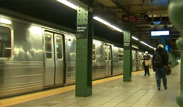일일 이용객 500만 명의 뉴욕 지하철은 아시아계 미국인에게 공포의 대상이 됐다. 뉴욕 지하철에서는 지난 주에도 아시아계 여성과 그의 자녀, 또 다른 아시아계 남성을 상대로 한 증오범죄가 연이어 발생했다.