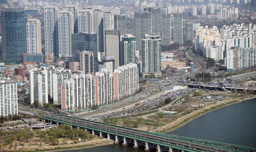 한국부동산원의 '2021년 4월 1주(5일 기준) 전국 주간 아파트가격 동향'에 따르면 전국 주간 아파트값은 0.23% 상승했다. /사진=뉴스1