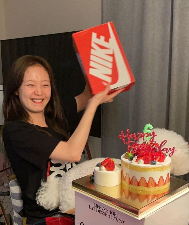 Actor Jeon So-min has celebrated his birthday.Jeon So-min posted a photo on April 8th with an article entitled Love on his personal SNS.In the photo, Jeon So-min leaves a returing cake certification shot with Somina you live only with grass and beautiful.A loving comment towards Jeon So-min added to the warmth.Another photo showed a bouquet celebrating the birthday of Jeon So-min, and a happy Jeon So-min with a birthday gift.Joy comes from the face of Jeon So-min, who enjoys his birthday comfortably with a gentle face without a toilet.The netizens who watched this leave a message to celebrate their birthday to Jeon So-min.Meanwhile, Jeon So-min is active in SBS entertainment Running Man.