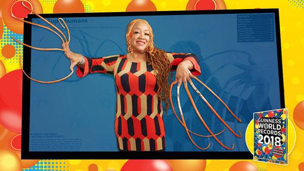 Guinness World Records - 세계에서 가장 긴 손톱으로 기네스 기록에 오른 미국 텍사스 주 휴스턴의 아야나 윌리엄스(Ayanna Williams).