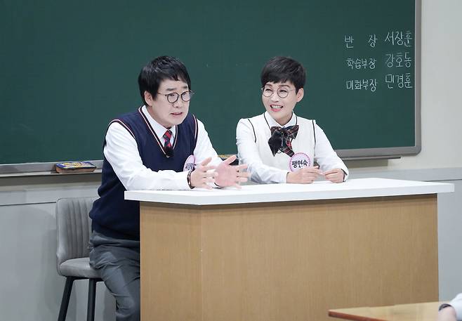 Why did Lee Sang-min claim Choi Yang-Rak Victims 1?JTBC Knowing Bros, which is broadcasted on April 10th, features Choi Yang-Rak, Paeng Hyon Sook, the first comedian who is sweeping the room, as a transfer student.When the couple appeared, their brothers said, Can couples transfer to school?Paeng Hyon Sook responded, We are already living together.On this day, the episode of the long-time couple in the entertainment industry poured like a flower pot.Lee Sang-min said, I had the opportunity to sing live logo songs of Good Friends, which Choi Yang-Rak and Lee Bong-won had in the past.I made a mistake of calling the name Choi Yang Won Lee Bong-rak because I was nervous. 