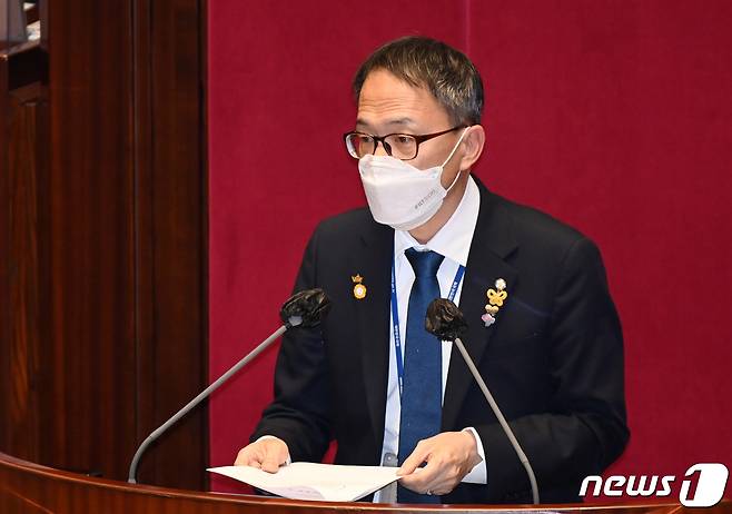 박주민 더불어민주당 의원이 24일 국회에서 열린 본회의에서 발언을 하고 있다. 2021.3.24/뉴스1 © News1 성동훈 기자