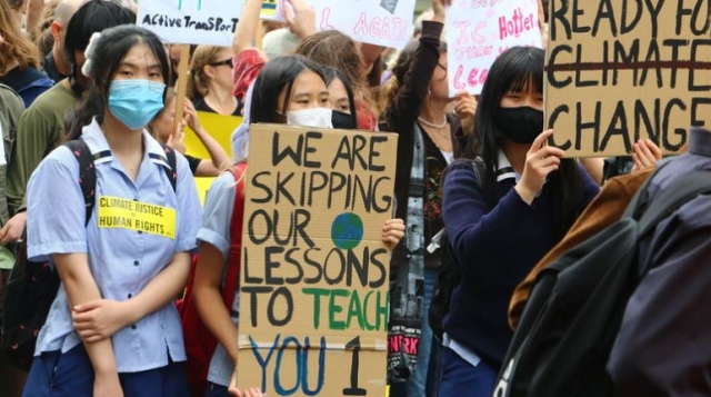 오클랜드 시위에 참여한 청소년들. TVNZ 1news 캡처