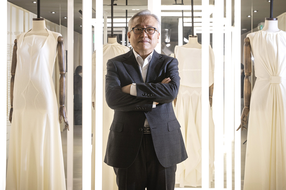 “Draping is just as important as the design when it comes to making good clothes,” said Seo. [JANG JIN-YOUNG]