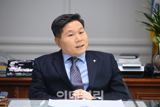 지난 2일 조향현 한국장애인고용공단 이사장이 경기 성남 한국장애인고용공단에서 이데일리와 인터뷰를 진행하고 있다.(사진=한국장애인고용공단)