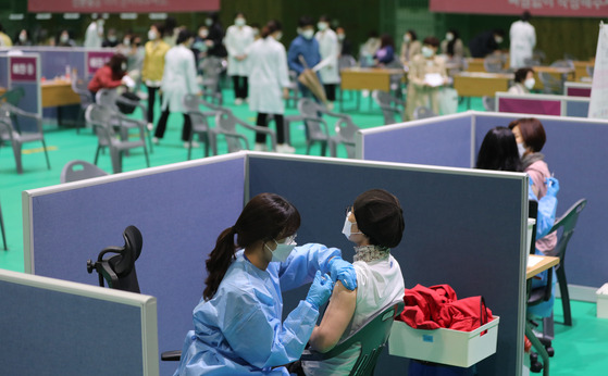 People get AstraZeneca shots at a vaccination center in Gwangju, as the rollout of the temporarily-suspended AstraZeneca vaccines resumed Monday. [YONHAP]