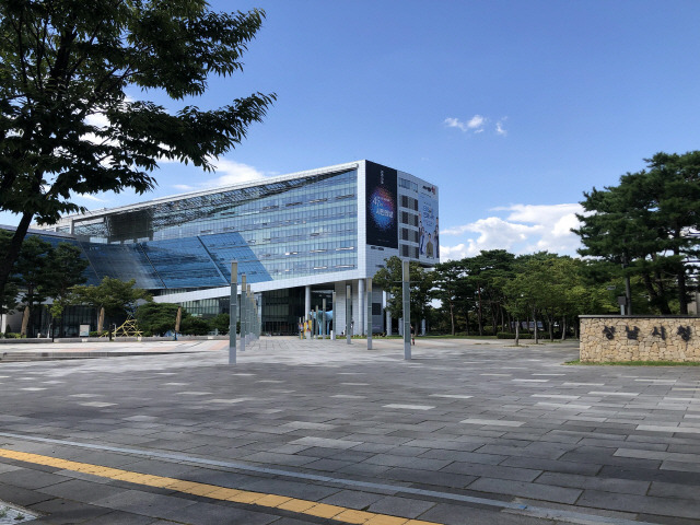 분당구 소재 노래연습장에서 집단감염이 발생함에 따라 성남시는 시 소재 노래연습장에 대해 집합금지 행정명령 및 18일까지 진단검사를 받도록 행정명령 내렸다고 12일 밝혔다. / 사진제공=성남시