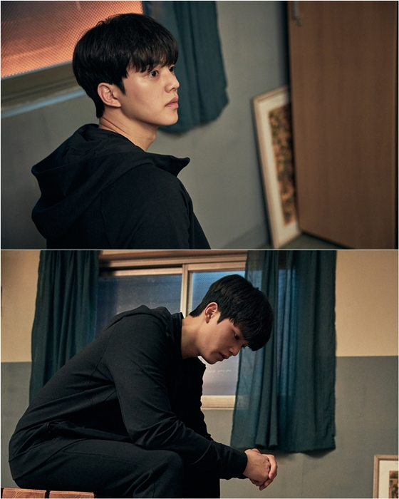 tvN 월화드라마 '나빌레라'에서 송강이 충격적인 사실과 마주하게 된다./사진제공=tvN 월화드라마 '나빌레라'