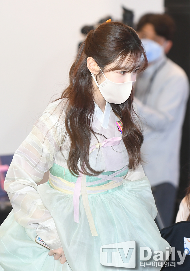 Broadcaster Jun Hyoseong attends the Korean traditional clothing love certificate ceremony held in DDP, Dongdaemun-gu, Seoul on the afternoon of the 12th.