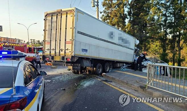 제주 4중 추돌 사고 현장 [제주동부경찰서 제공, 재판매 및 DB 금지]