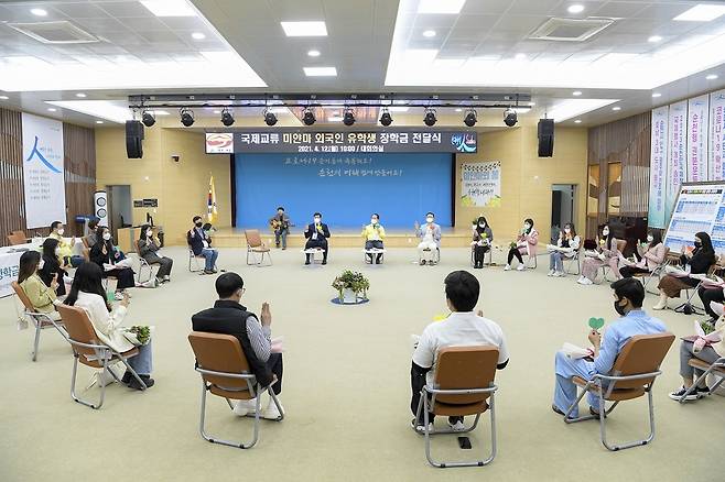 순천시 인재육장학회, 미얀마 유학생에게 장학금 전달 [순천시 제공.재판매 및 DB금지]