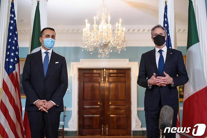 좌측부터 루이지 디마이오 이탈리아 외교장관, 토니 블링컨 미 국부장관© AFP=뉴스1