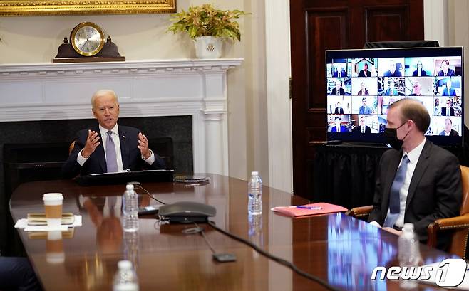 조 바이든 미국 대통령이 2020년 4월12일(현지시간) 워싱턴 백악관에서 반도체 공급망 확충을 논의하는 화상회의에 참석해 발언을 하고 있다. © 로이터=뉴스1 © News1 우동명 기자