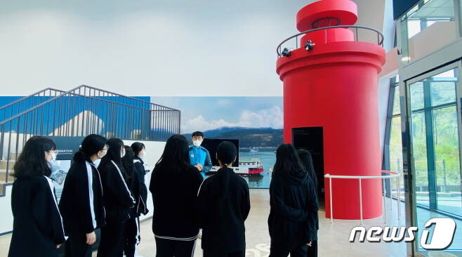 부안 서림고 학생들이 전북해양안전체험관에서 안전 교육을 받고 있다.© 뉴스1