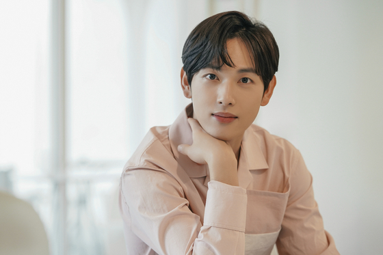 Singer-turned-actor Yim Si-wan [PLUM A&C]