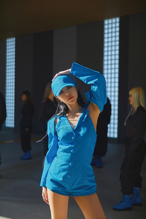 마마무 휘인이 솔로 데뷔 첫 미니앨범 `Redd`(레드)에 대해 직접 소개했다. 사진=RBW