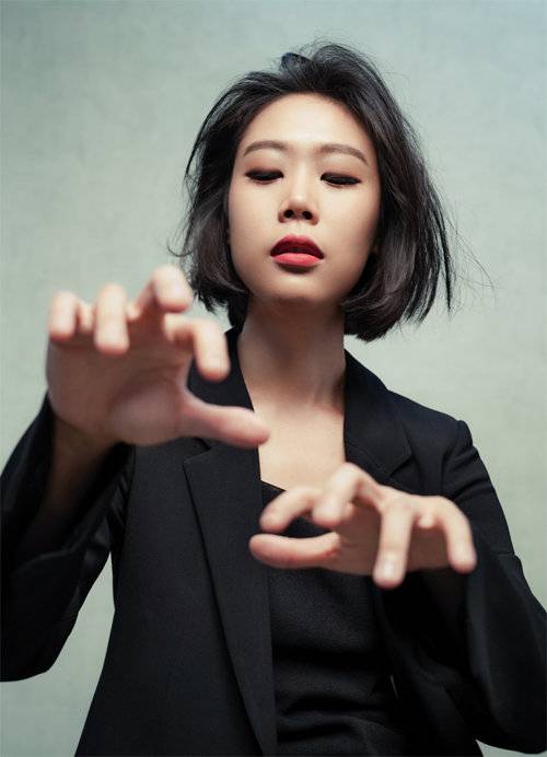 피아니스트로, 음악 저술가로, 음악축제 예술감독으로 활동해온 손열음은 “내 에너지의 원천은 호기심과 관찰”이라고 말했다. 파이플랜즈 제공