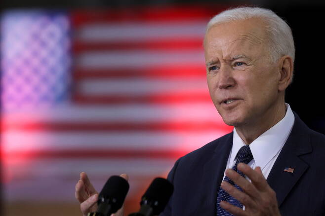 This file photo, released by Reuters on March 31, 2021, shows US President Joe Biden speaking about an infrastructure plan at Carpenters Pittsburgh Training Center in Pittsburgh, Pennsylvania. (Reuters-Yonhap)