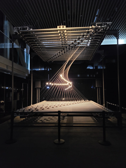 “Media Strings,” a kinetic media art piece by Korean artist Jin-yo Mok, is now on view at Hyundai Motor Studio Busan. [MOON SO-YOUNG]
