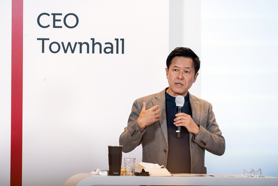 SK Telecom CEO Park Jung-ho shares plans to split the company into two entities in an online town hall meeting, Wednesday. [SK TELECOM]