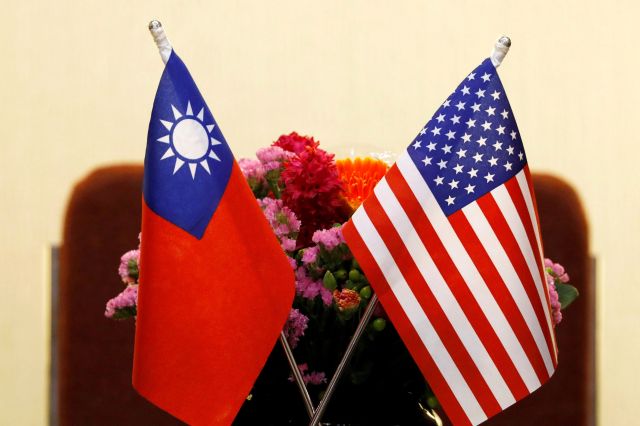2018년 3월 대만 타이페이의 회담장에 미국 국기와 대만 국기가 나란히 걸려 있다. 로이터연합뉴스