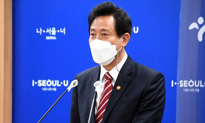 오세훈 서울시장이 13일 서울 중구 서울시청에서 국무회의 관련 브리핑을 하고 있다. 뉴시스