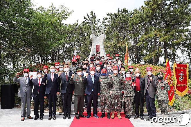 창원시는 15일 진해구 해병대 발상탑에서 해병대 창설 72주년 기념행사를 개최했다© 뉴스1