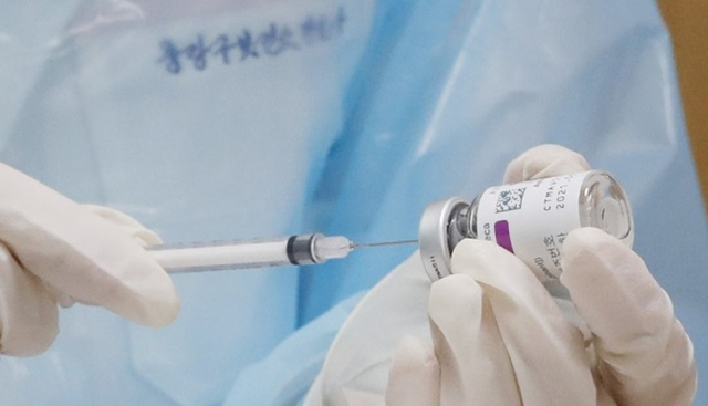 정부는 ‘희귀 혈전증’ 논란이 일고 있는 아스트라제네카, 얀센 백신에 대해 “구매 계획에 변동이 없다”고 밝혔다./사진=연합뉴스DB