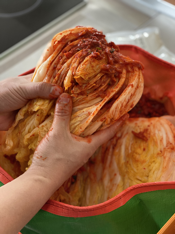 Making your own kimchi takes about 20 minutes when using the kit by Hong Shin-ae. [HONG SHIN-AE]