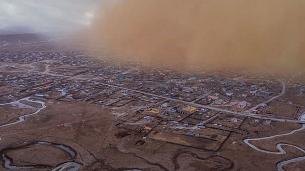 몽골에서는 지난달 12일 밤부터 불어닥친 모래폭풍으로 최소 9명이 숨지고 80여 명이 실종됐다. 최근 10년 사이 최악의 모래폭풍이었다.