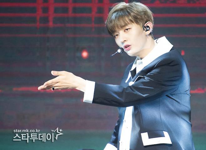 Singer Yoon Ji-sung will release his second mini album Temperature of Love and go on his activities.Singer Yoon Ji-sung is attending the Online media showcase held on the afternoon of the 14th.The event was held Online under the influence of COVID-19.