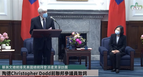 대만 총통부 예방해발언하는 크리스 도드 미국 전 상원의원 [대만 총통부 유튜브. 재판매 및 DB 금지]