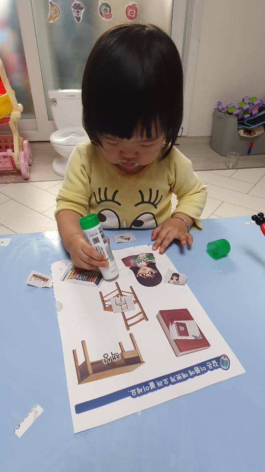 영재오 플래시카드는 우뇌를 많이 쓰는 아이들의 언어, 인지, 뇌발달에 최고의 교수법이다. ⓒ백정미