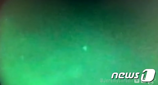 미국 해군이 직접 촬영한 UFO 영상.(Jeremy Corbell 유튜브 영상 캡처)© 뉴스1