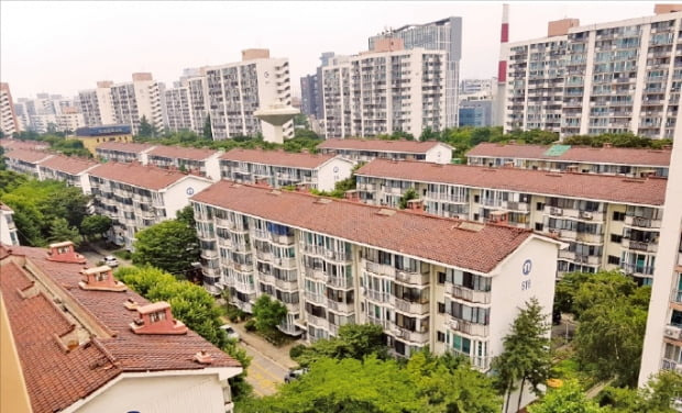 올초 서울시 도시계획위원회에서 재건축 정비계획안이 통과된 서울 노원구  상계주공5단지.  한경DB