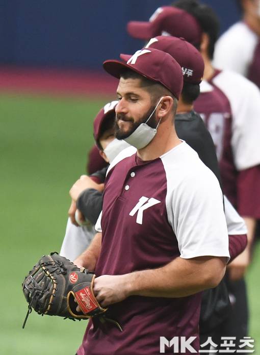 춤 다 췄으니 훈련하러 가야지.