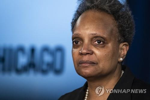 동영상 공개 후 회견하는 로리 라이트풋 시카고 시장 [AP=연합뉴스]