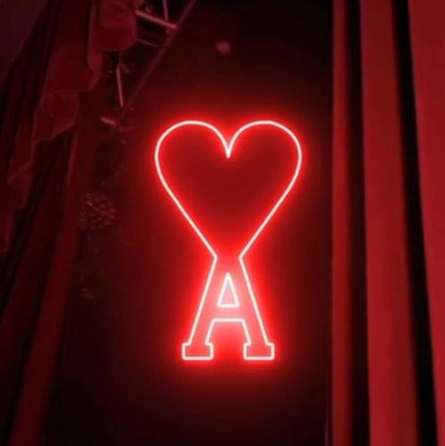 신명품으로 인기를 얻고 있는 프랑스 디자이너 브랜드 '아미'. 사진 아미 공식 인스타그램 캡처