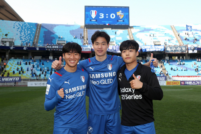 18일 울산전에서 3골을 합작한 정상빈(왼쪽부터), 김건희, 강현묵. 제공 | 수원