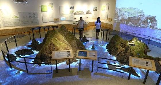 현재 서울 서대문구 미근동에 위치한 독도체험관. 사진은 2012년 문을 열 당시의 모습이다. 중앙포토