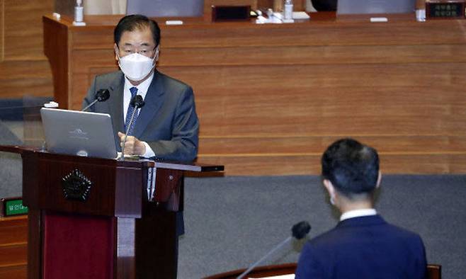 정의용 외교부 장관이 19일 서울 여의도 국회 본회의장에서 열린 정치·외교·통일·안보 분야 대정부질문에 출석해 더불어민주당 김영호 의원 질의에 답변하고 있다. 연합뉴스