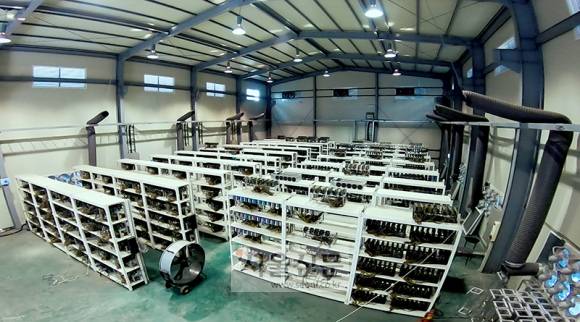 장재윤씨가 대구에서 운영 중인 암호화폐 채굴장 내부 전경