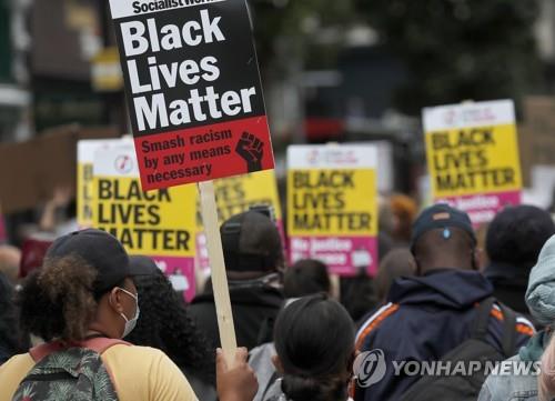 영국의 '흑인 생명도 소중하다'(BLM) 시위 [AP=연합뉴스 자료사진]