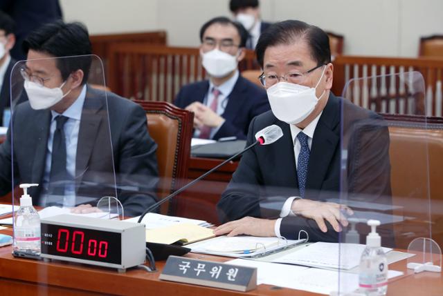 정의용 외교부 장관이 20일 후쿠시마 오염수 방출과 관련한 국회 외교통일위원회 긴급현안보고에서 질의에 답변하고 있다. 뉴시스